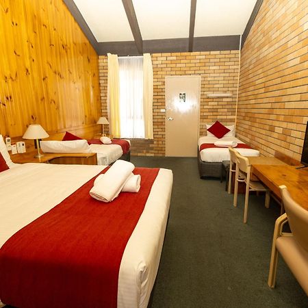 All Travellers Motor Inn Coonabarabran Dış mekan fotoğraf