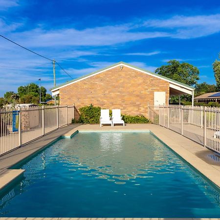 All Travellers Motor Inn Coonabarabran Dış mekan fotoğraf