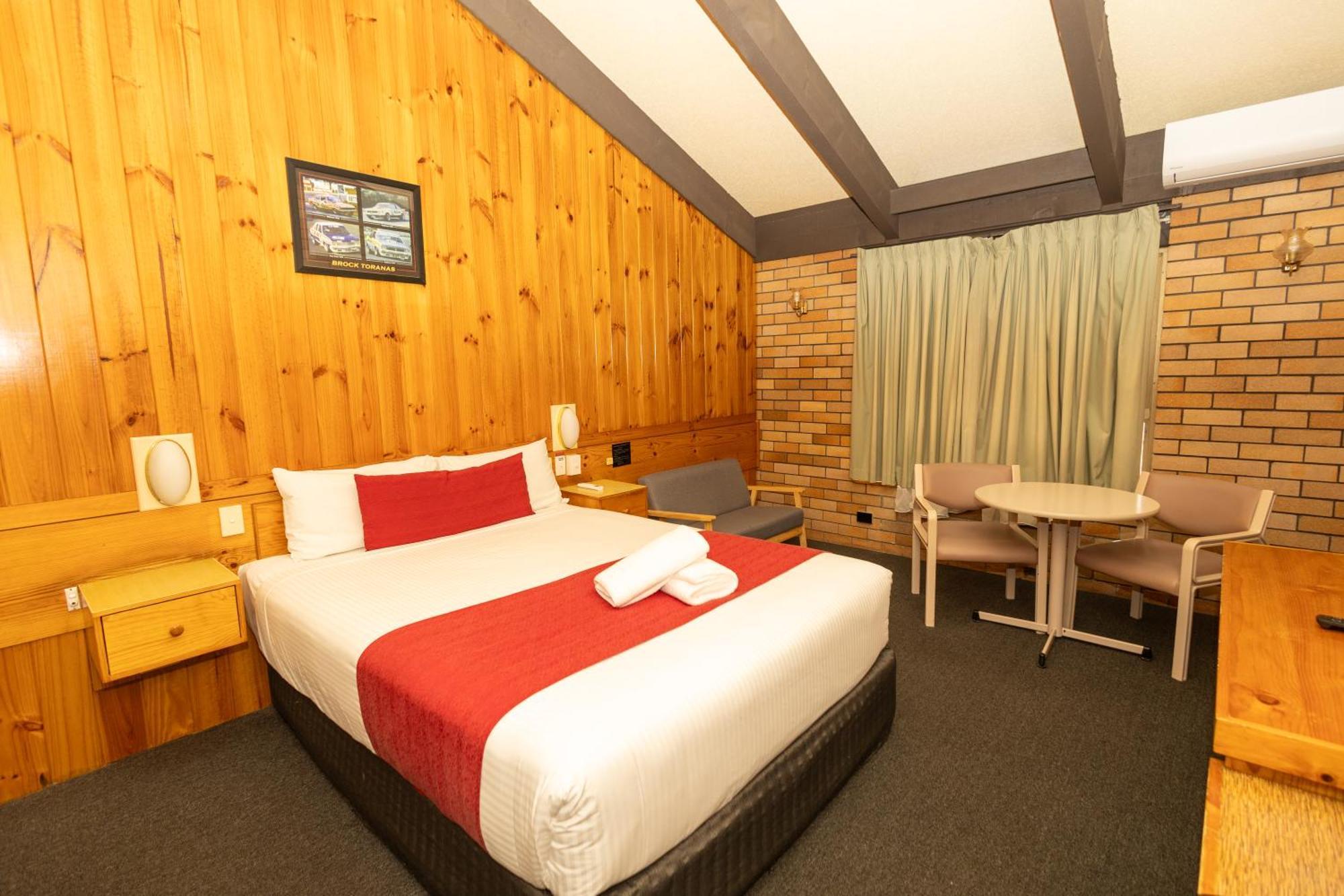 All Travellers Motor Inn Coonabarabran Dış mekan fotoğraf