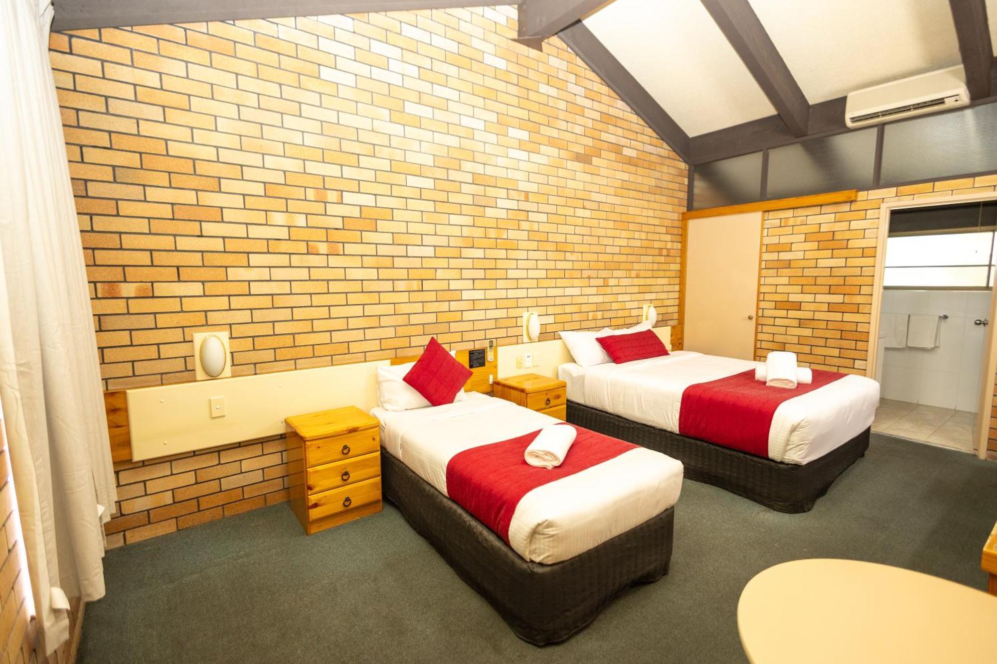 All Travellers Motor Inn Coonabarabran Dış mekan fotoğraf