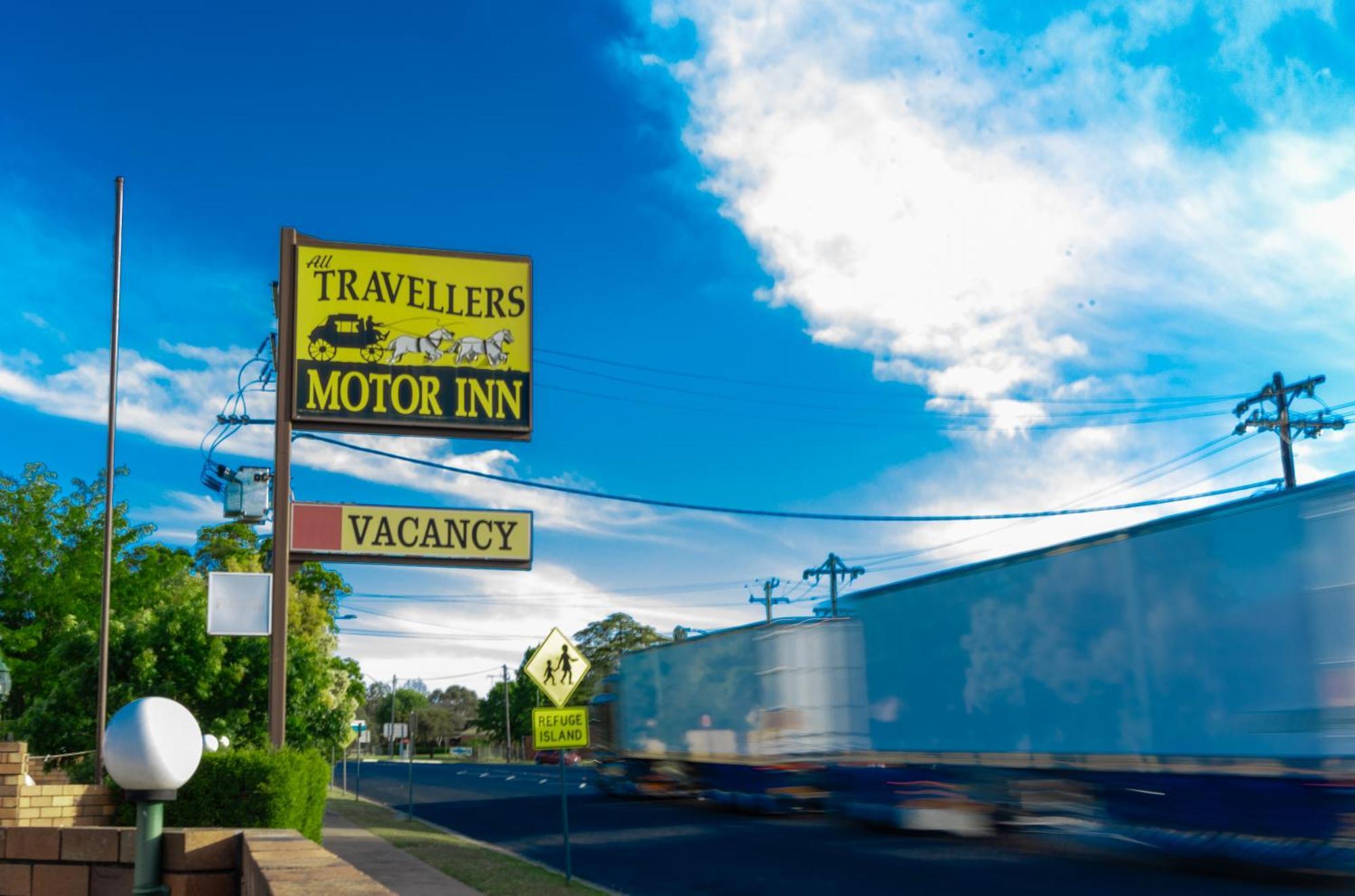All Travellers Motor Inn Coonabarabran Dış mekan fotoğraf
