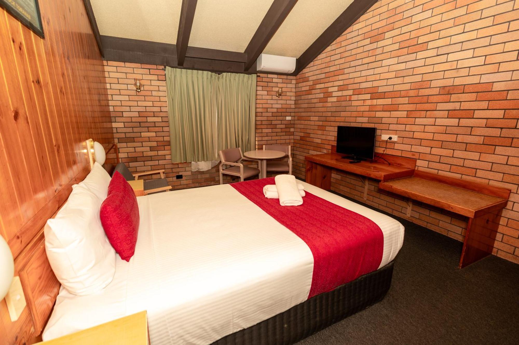 All Travellers Motor Inn Coonabarabran Dış mekan fotoğraf