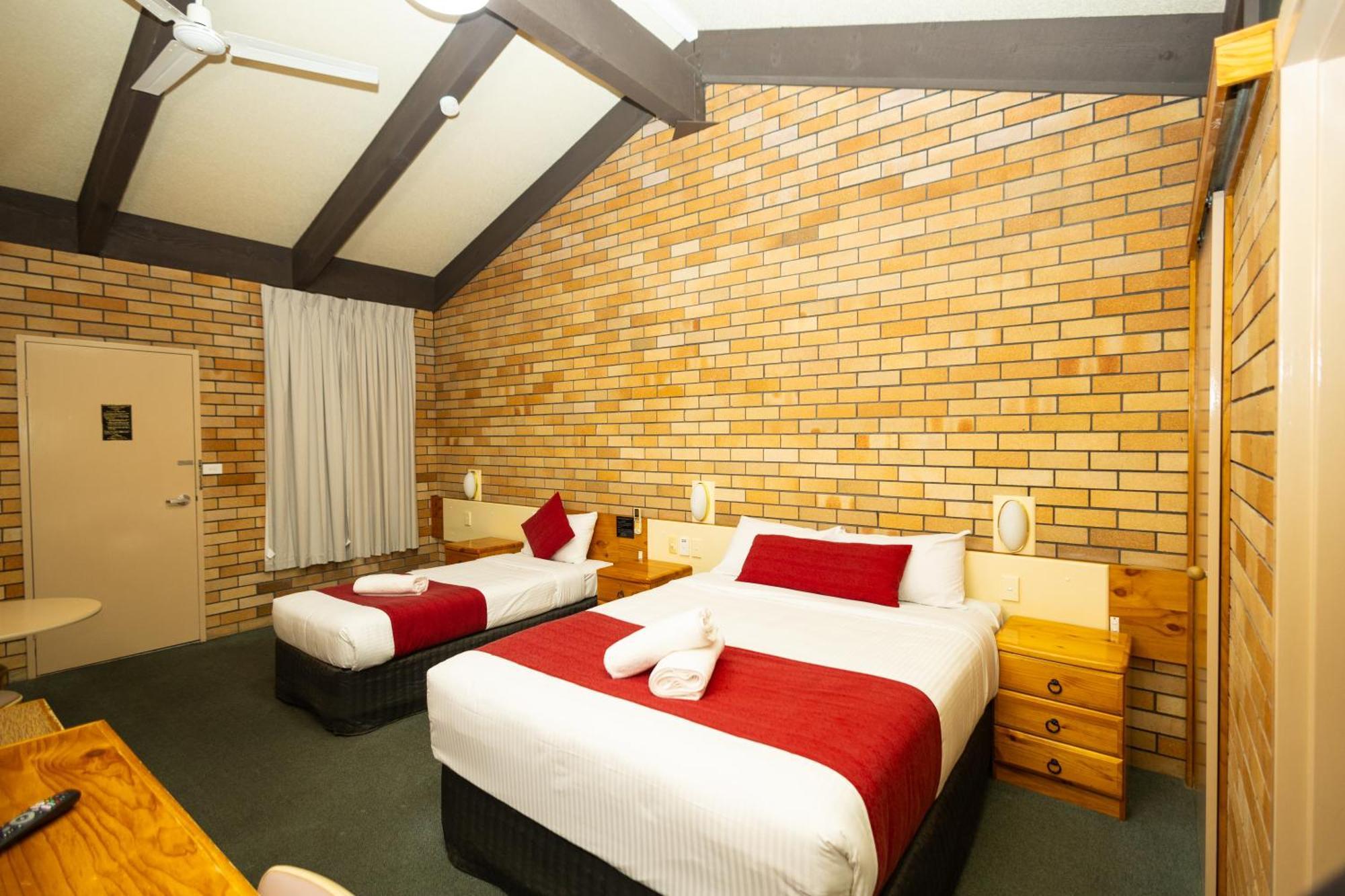 All Travellers Motor Inn Coonabarabran Dış mekan fotoğraf
