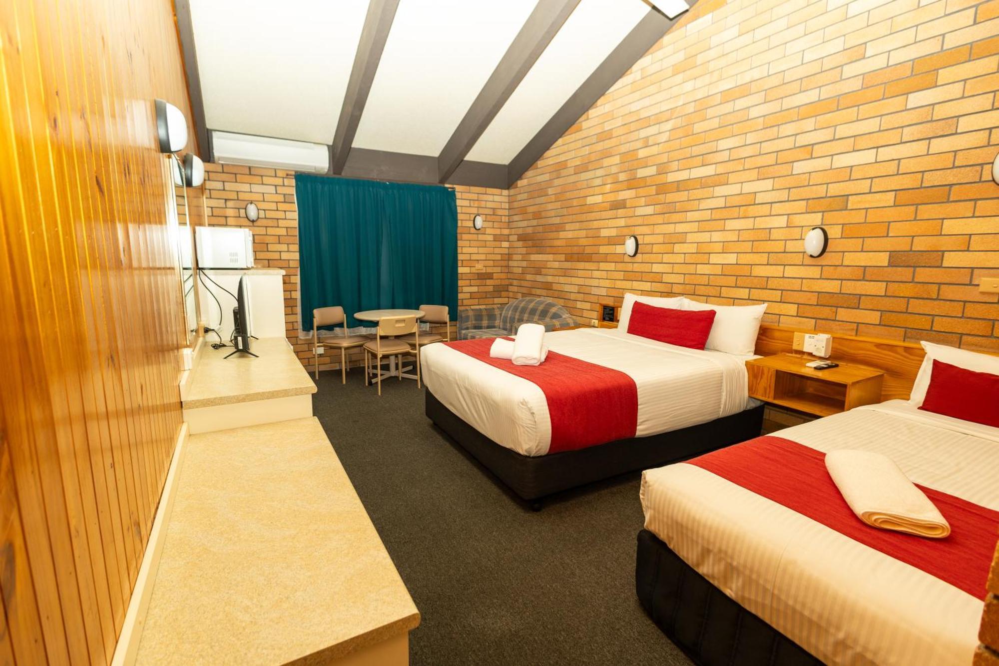 All Travellers Motor Inn Coonabarabran Dış mekan fotoğraf
