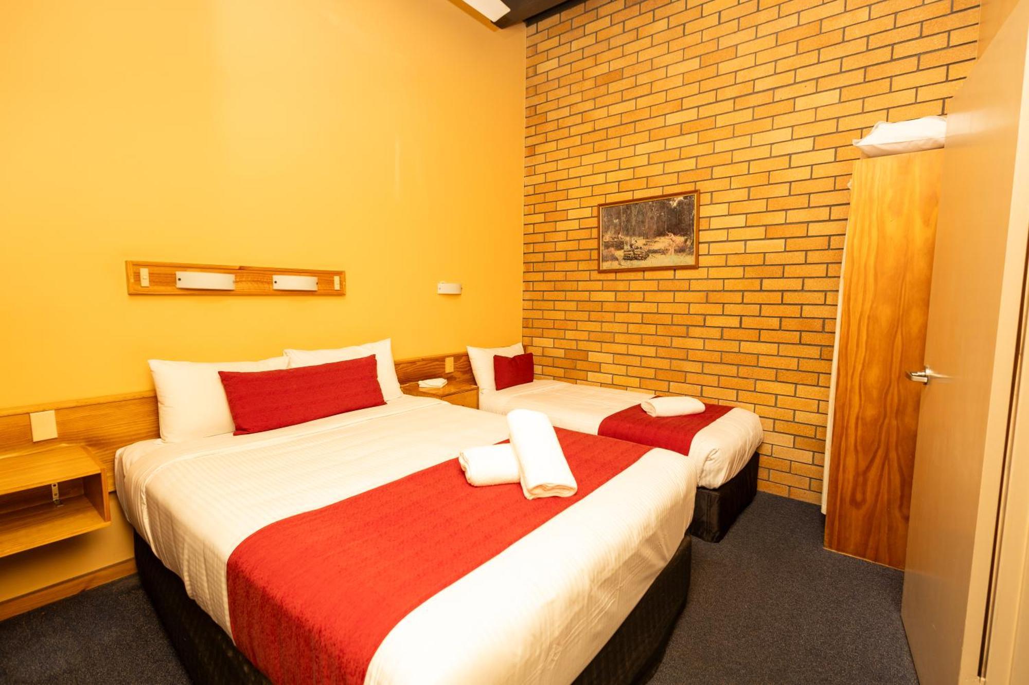 All Travellers Motor Inn Coonabarabran Dış mekan fotoğraf