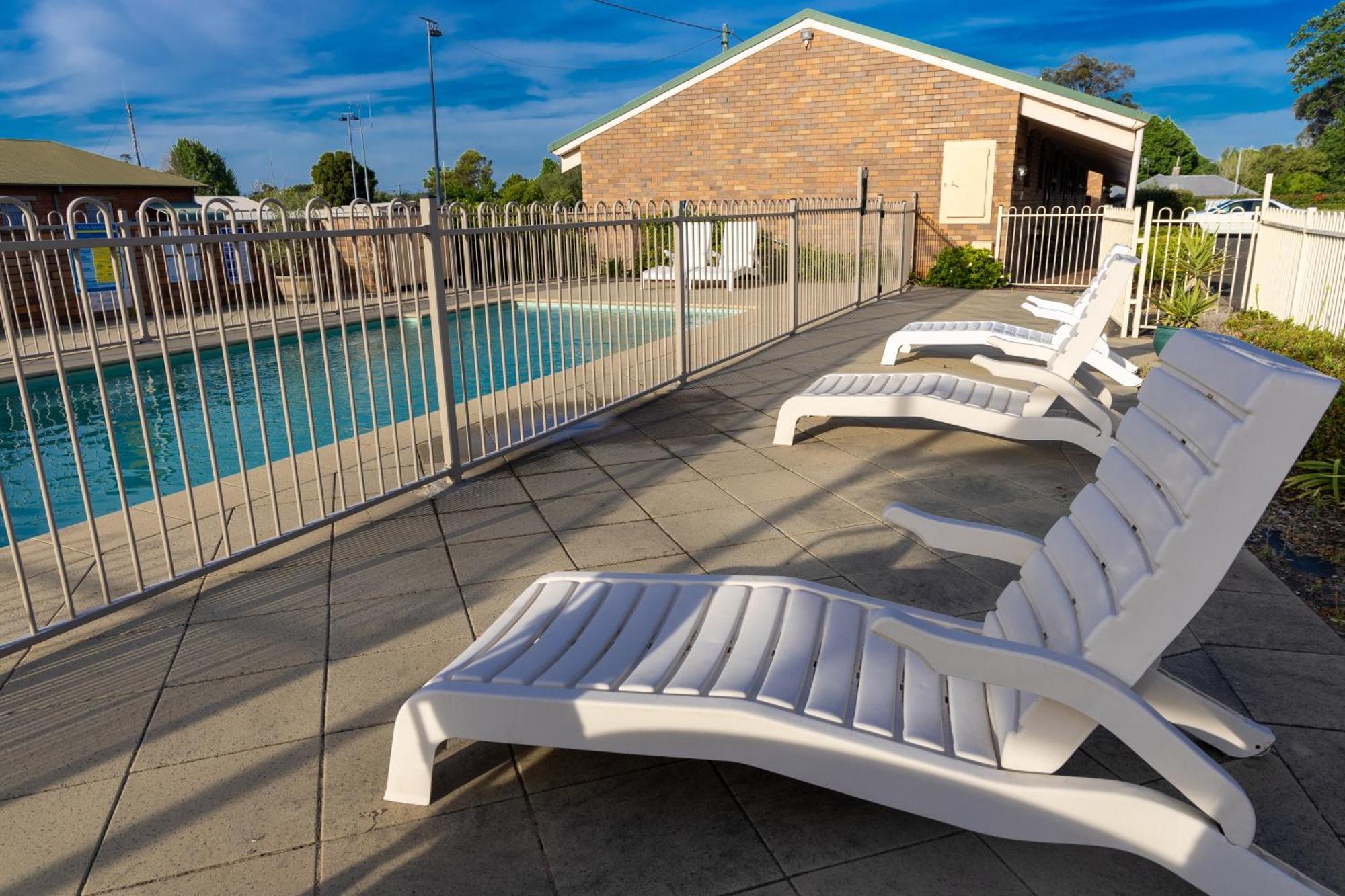 All Travellers Motor Inn Coonabarabran Dış mekan fotoğraf