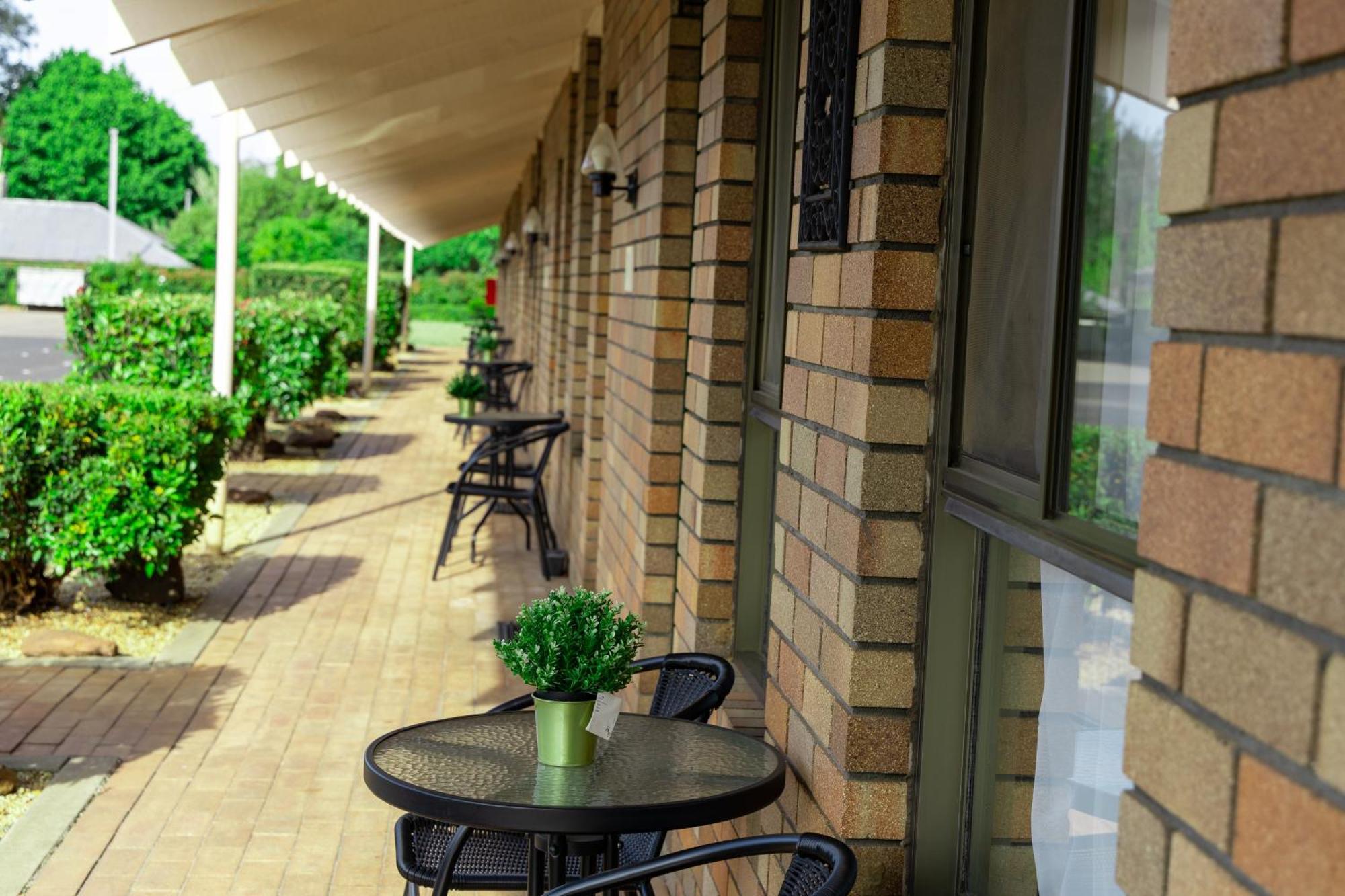 All Travellers Motor Inn Coonabarabran Dış mekan fotoğraf