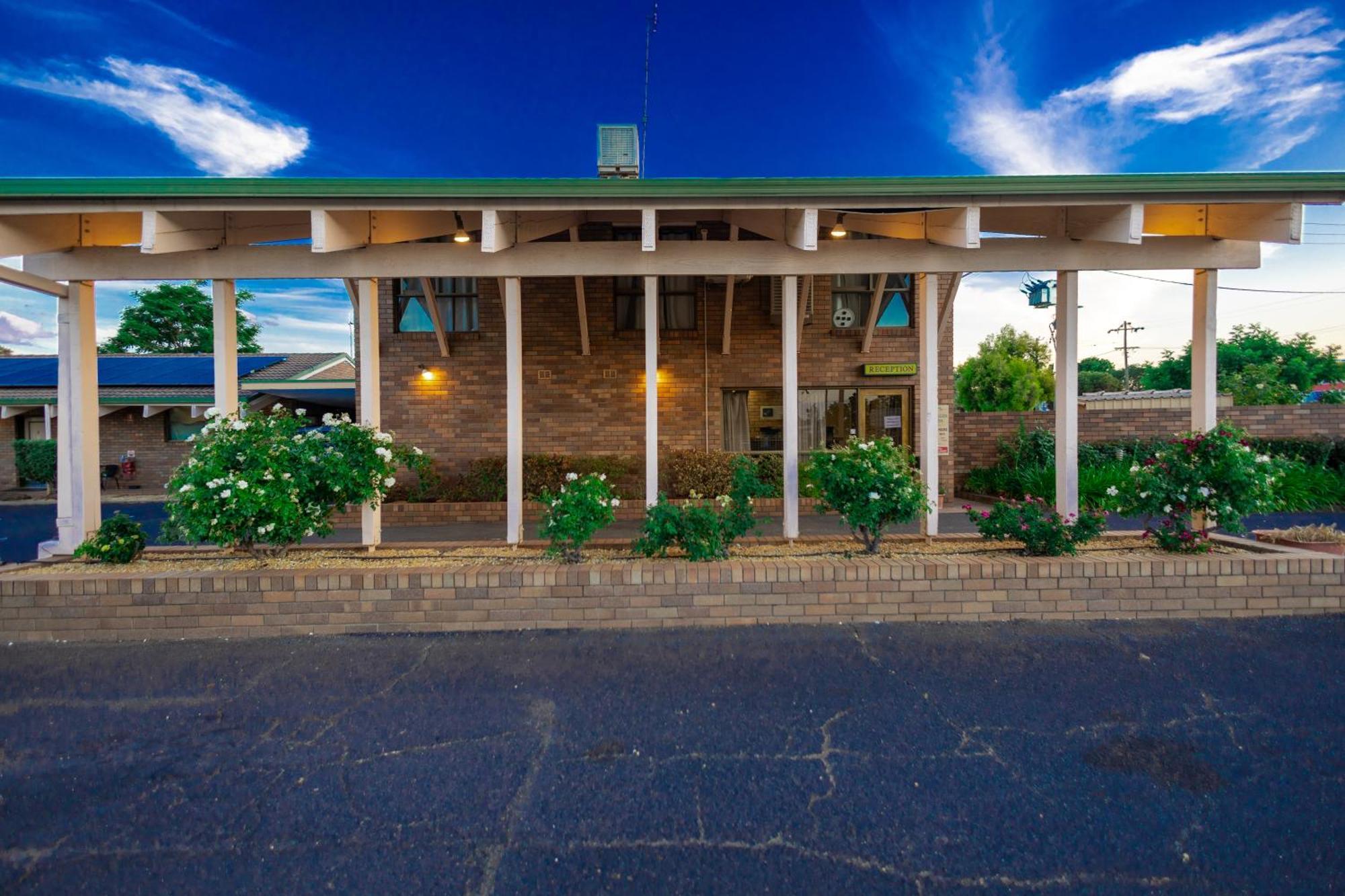 All Travellers Motor Inn Coonabarabran Dış mekan fotoğraf
