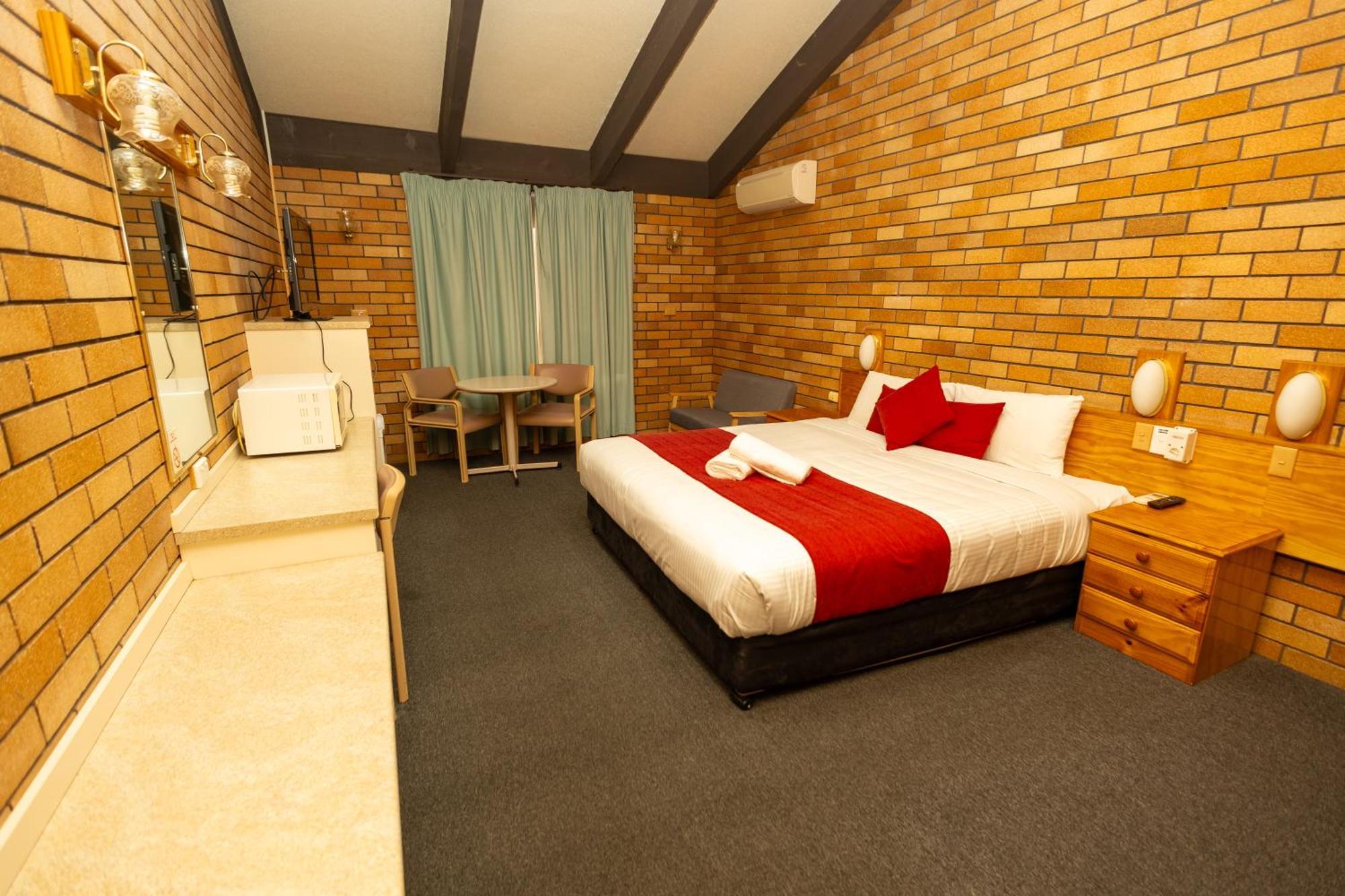 All Travellers Motor Inn Coonabarabran Dış mekan fotoğraf